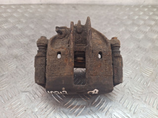 суппорт передний правый Mitsubishi Carisma 1 поколение [рестайлинг] 2003, 1.6 л., 4G92 (DOHC 16V), бензин, МКПП, серебро, хетчбэк 5 дв., передний привод