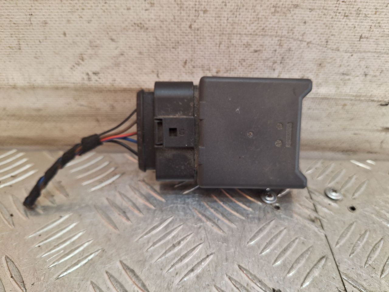 блок управления топливным насосом Volkswagen Golf Sportsvan 1 поколение 2017, 1.2 л., CYVA, бензин, МКПП, универсал, передний привод, 5Q0906093A - фото №1