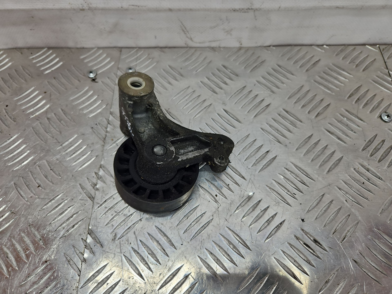 натяжитель Opel Agila 1 поколение (A) 2000, 1.2 л., Z 12 XE, бензин, МКПП, минивэн, AJ90531965 - фото №1