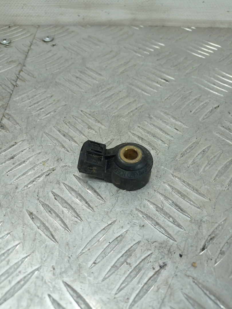 датчик детонации Peugeot 206 1 поколение 2000, 1.4 л., KFX (TU3JP), бензин, МКПП, зеленый, хетчбэк 5 дв., передний привод, 0261231128 - фото №1