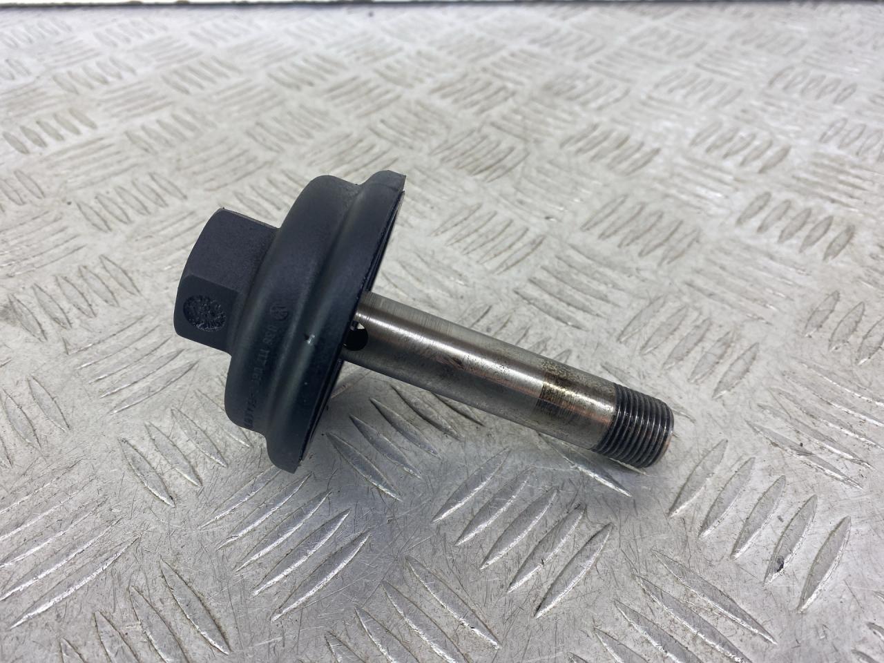 крышка масляного стакана Volkswagen Passat B5 2000, 1.9 л., дизель, зеленый, универсал, передний привод, 038117061 - фото №1