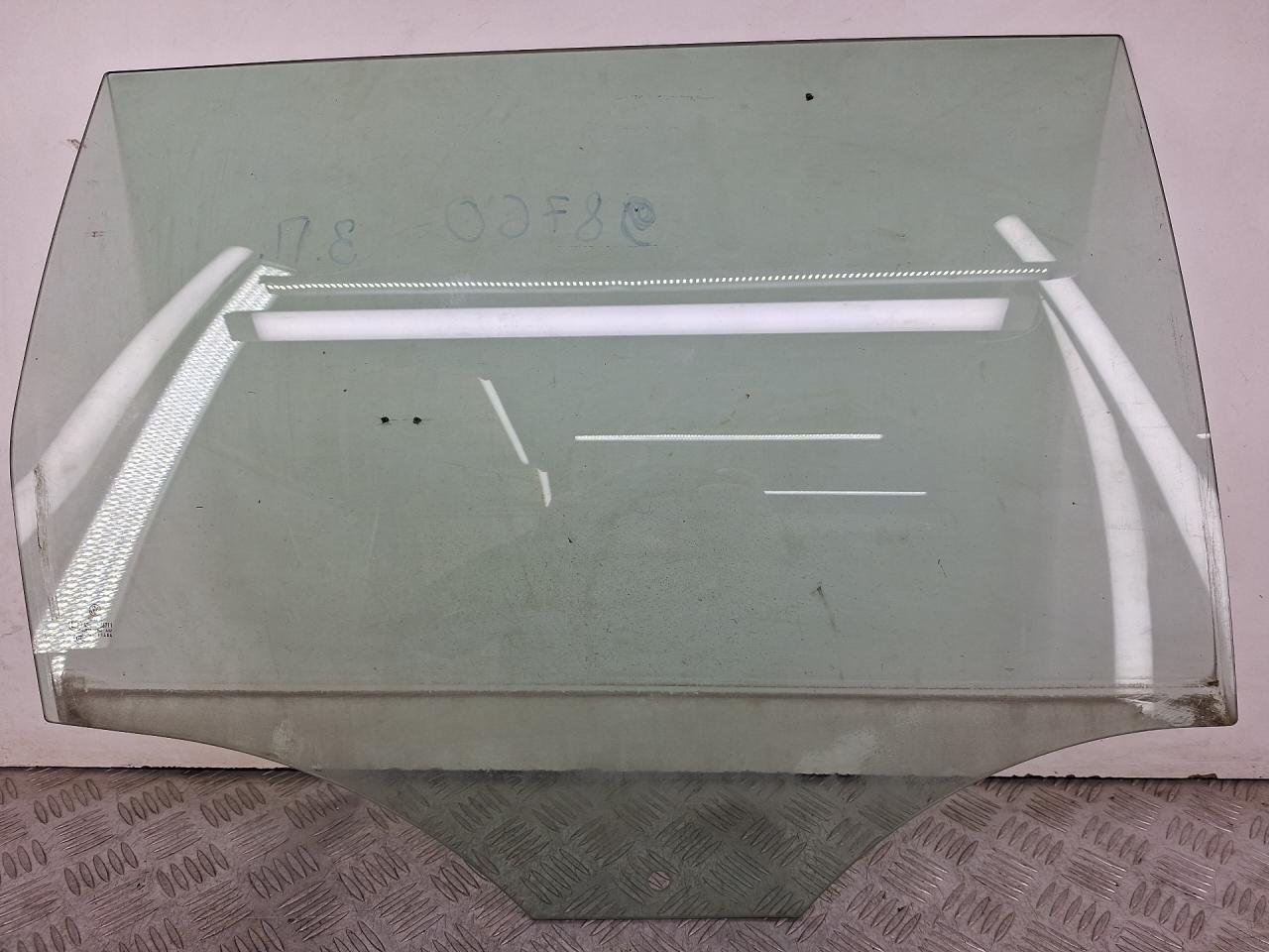 стекло двери задней правой Volkswagen Passat B6 2009, 1.4 л., CAXA, бензин, 6МКПП, голубой, универсал, передний привод - фото №1