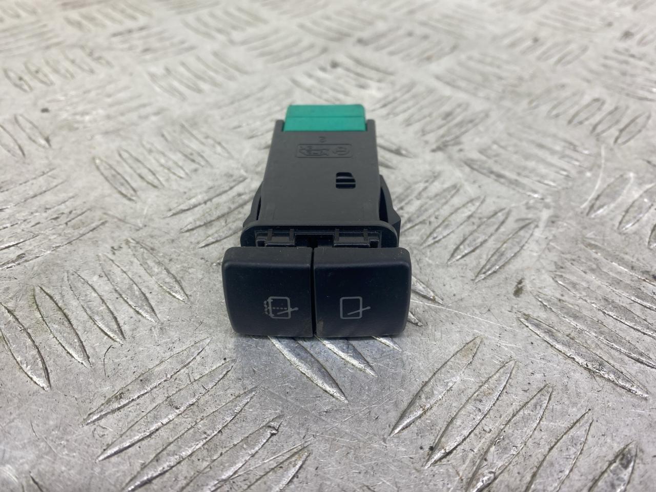 кнопка дворников Kia Rio 1 поколение 2001, 1.5 л., A5D, бензин, МКПП, красный, универсал, передний привод - фото №1