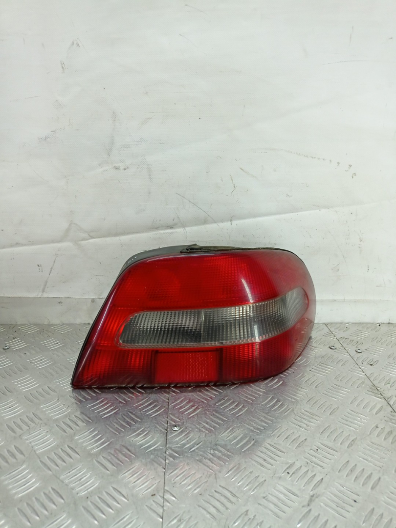 фонарь задний правый Volvo C70 1 поколение 1999, 2.5 л., бензин, МКПП, серебро, купе, передний привод - фото №1