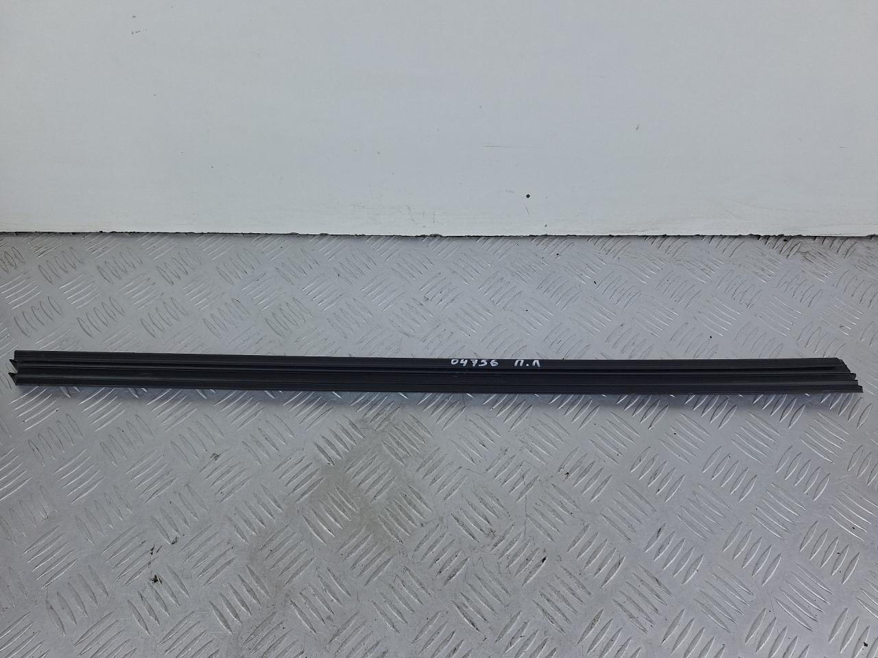 Уплотнитель стекла Volkswagen Caddy 5 поколение 2022, бежевый, фургон, передний привод, 2K7837479A - фото №1