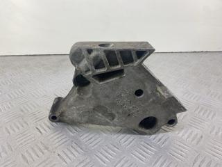 кронштейн двигателя Skoda Octavia 2 поколение (A5) [рестайлинг] 1Z5 2008, 1.6 л., BSE, бензин, 5МКПП, серый, универсал, передний привод, 06F199207Q