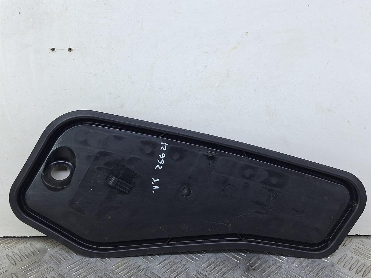 накладка двери внутренняя Skoda Octavia 3 поколение (A7) 2016, 1.4 л., CZDA, бензин, хетчбэк 5 дв., передний привод, 5E0839915A - фото №1