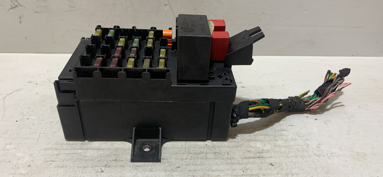 блок предохранителей Lancia Thesis 1 поколение 2005, 2.4 л., 841 D.000, бензин, МКПП, темно-синий, седан, передний привод - фото №1