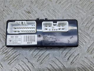 блок комфорта Hyundai H-1 Grand Starex 2008, 2.5 л., дизель, МКПП, белый, минивэн, задний привод, 952304H100