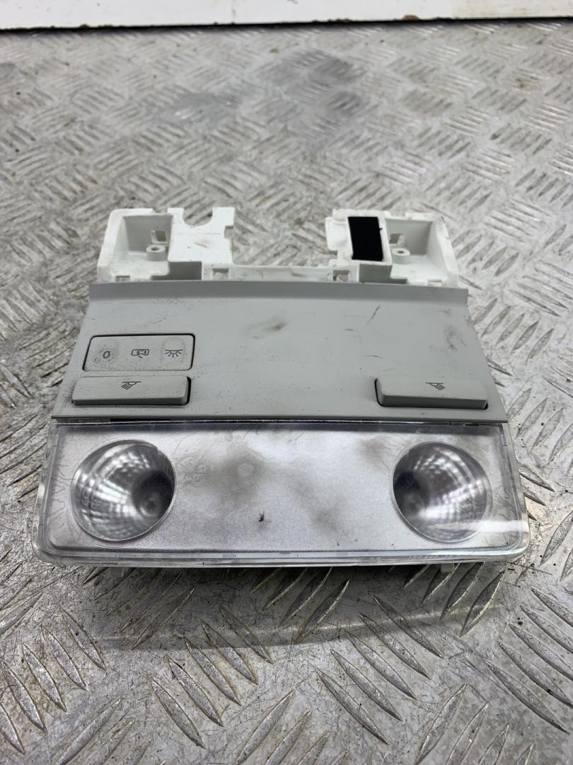 фонарь салона (плафон) Skoda Yeti 1 поколение 2013, 2.0 л., CFHF, дизель, 6МКПП, серый, универсал, полный привод, 1K0947105NY20, 1K0947105N - фото №1