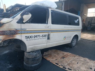 часть кузова (вырезанный элемент) Volkswagen Caravelle T6 2019, 2.0 л., CXFA, дизель, робот, желтый, микроавтобус, передний привод