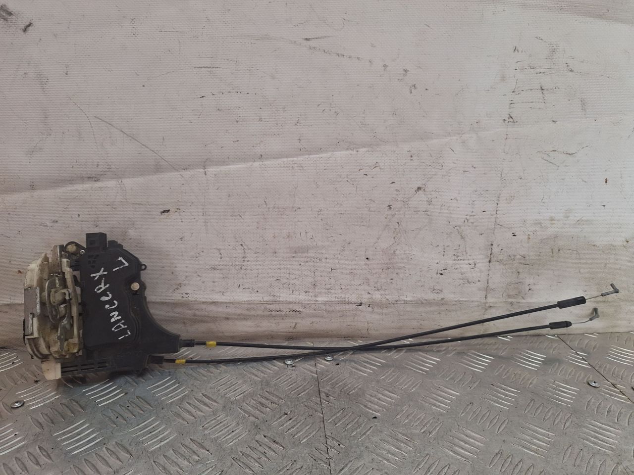 замок двери задней левой Mitsubishi Lancer 10 поколение 2010 - фото №1