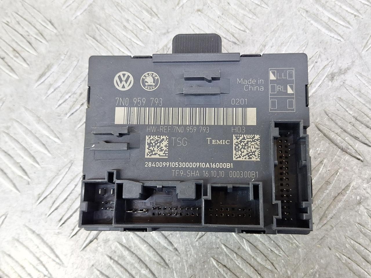 модуль управления двери Skoda Yeti 1 поколение (2009 - 2014), бензин, МКПП, коричневый, 7N0959793 - фото №1