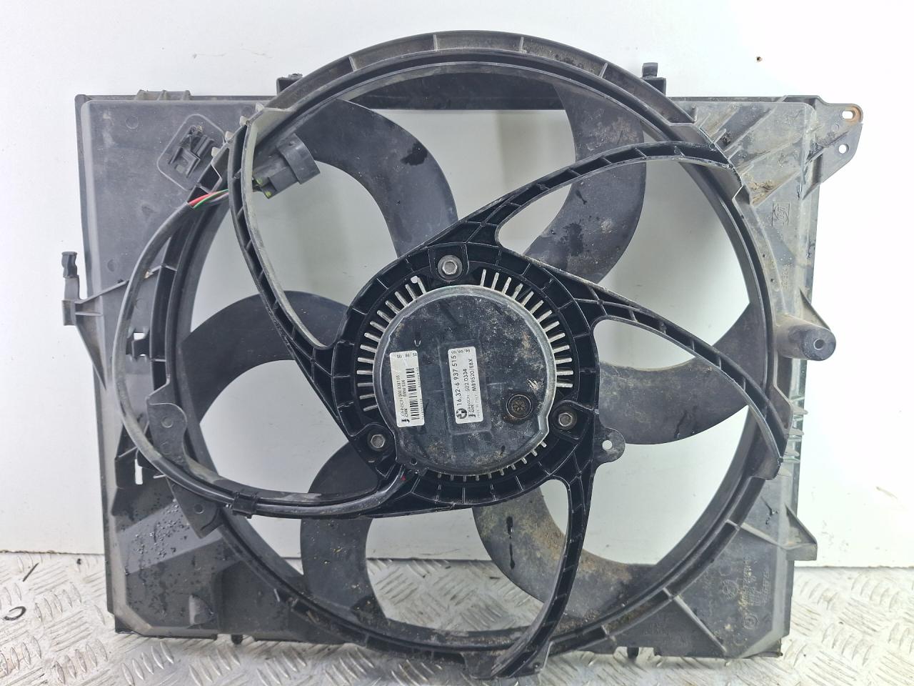 вентилятор радиатора BMW 3 серия E90/E91/E92/E93 2005, 2.5 л., N52 B25 AF, бензин, МКПП, серый, седан, задний привод, 6937515 - фото №1