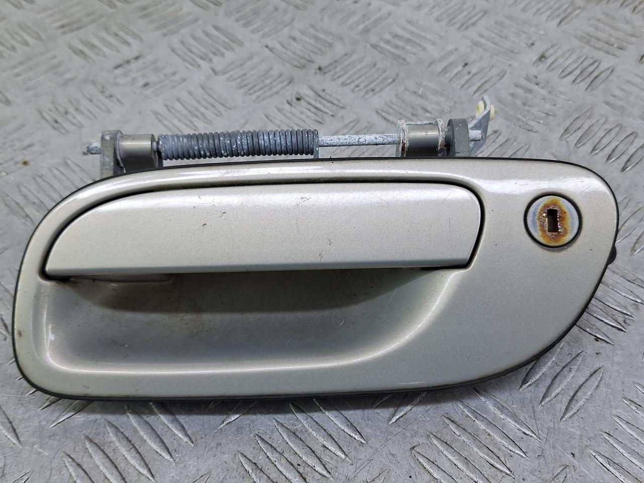 ручка наружная Volvo V70 2 поколение 2001, 2.4 л., B 5244 T3, бензин, АКПП, серебро, универсал, полный привод - фото №1