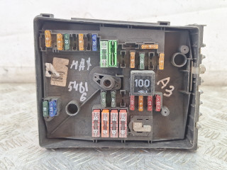 блок предохранителей Audi A3 8P [рестайлинг] 2005, 1.9 л., дизель, МКПП, темно-зеленый, хетчбэк 3 дв., передний привод, 01718130