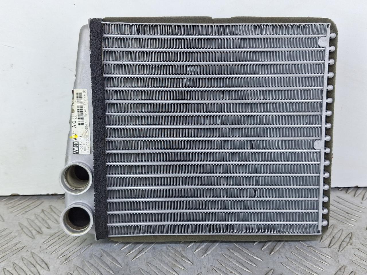 радиатор отопителя (печки) Volkswagen Touran 1 поколение 2005, 1.9 л., дизель, МКПП, минивэн, передний привод, 1K0819031 - фото №1