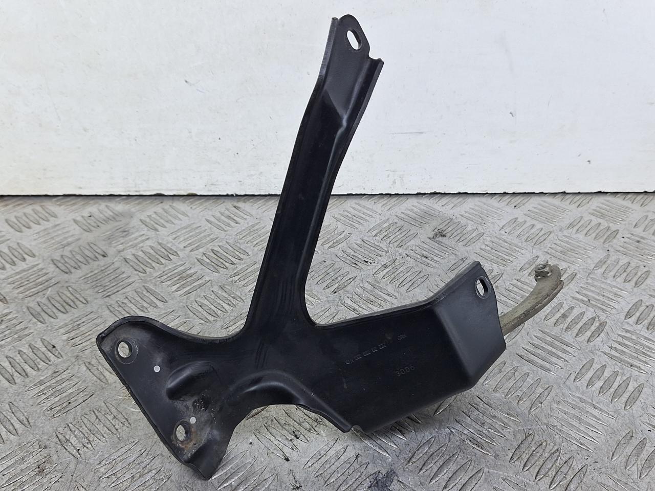 кронштейн (крепление) впускного коллектора Mercedes-Benz A-Класс W169 (2004 - 2008), 1.5 л., M 266.920, бензин, МКПП, передний привод, A2660940627 - фото №1