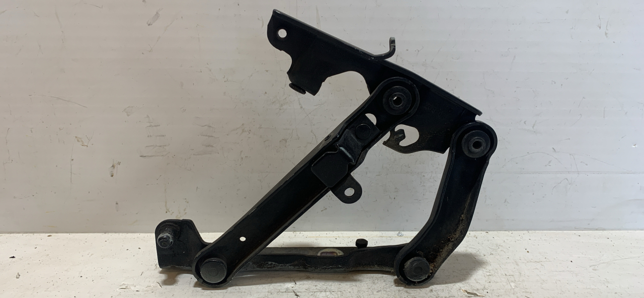 петля капота правая Mercedes-Benz E-Класс W211/S211 2004, 3.2 л., OM 648.961, дизель, АКПП, черный, универсал, задний привод, 2118800228 - фото №1