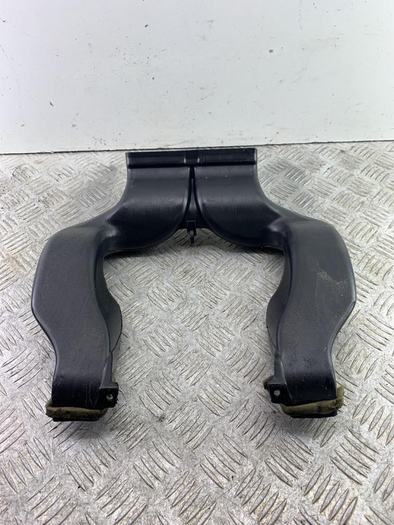 воздуховод печки Land Rover Discovery 3 поколение L319 2007, 2.7 л., 276DT, дизель, АКПП, серый, внедорожник 5 дв., полный привод, JBB50002 - фото №1