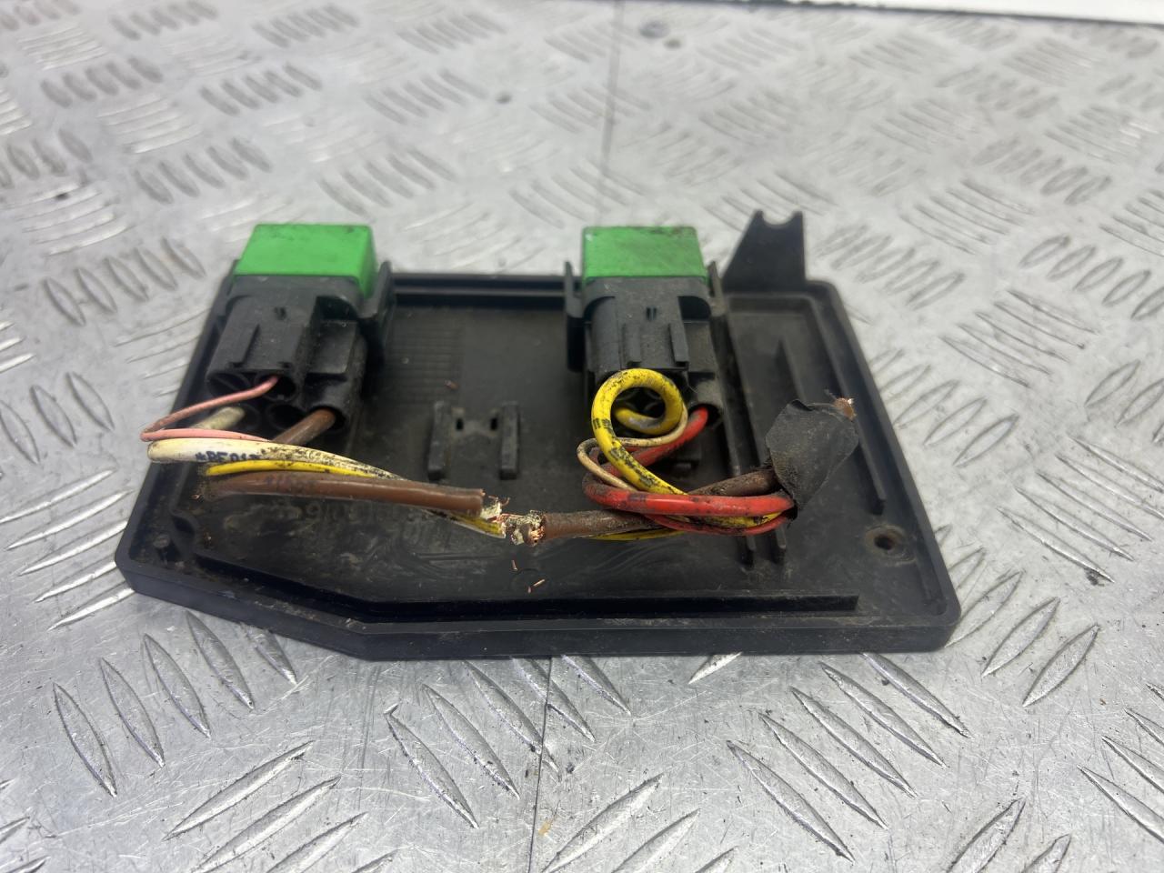 блок реле Citroen Xsara Picasso 1 поколение 2004, 1.8 л., 6FZ (EW7J4), бензин, МКПП, серый, передний привод - фото №1