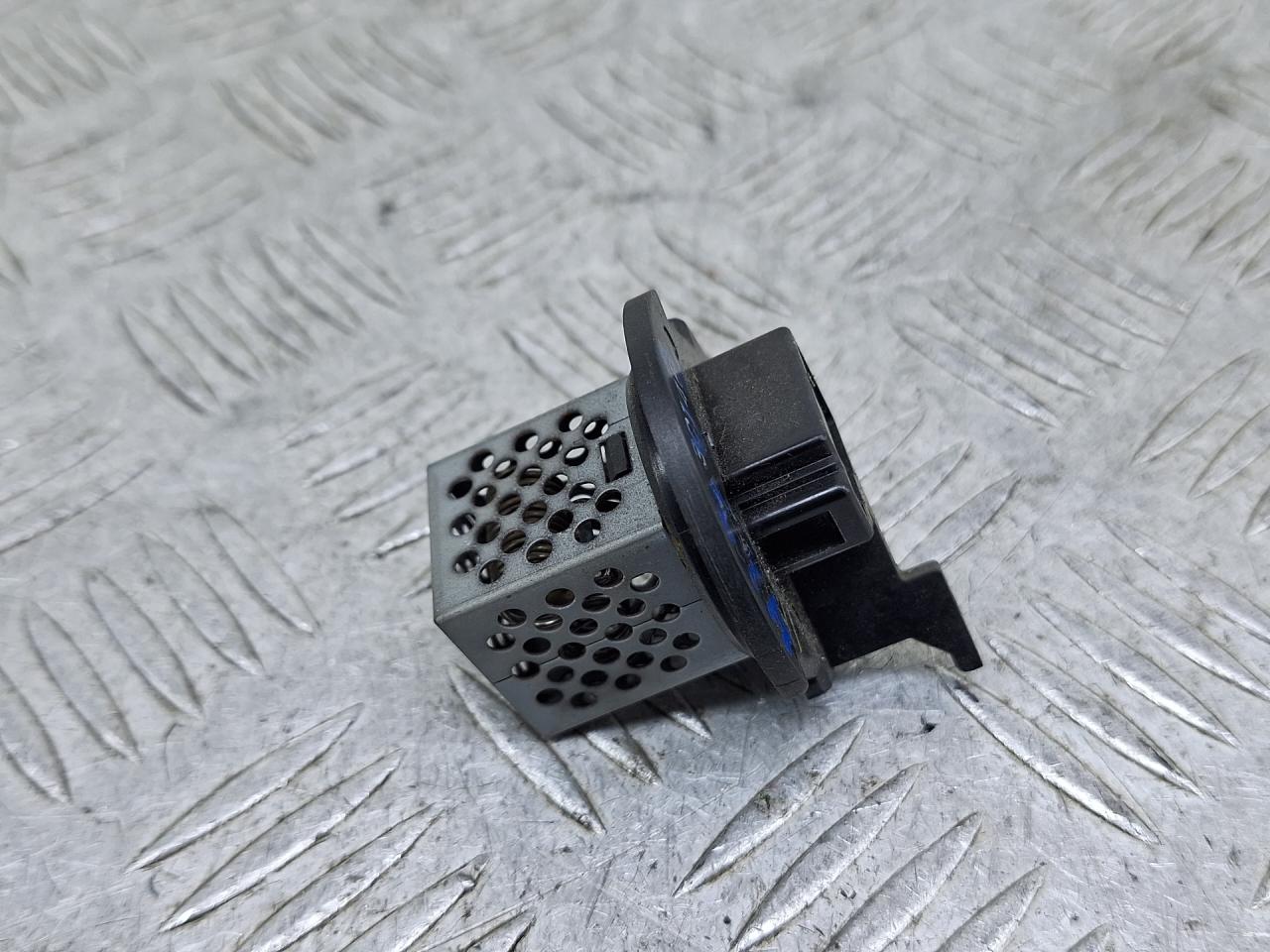 сопротивление печки Smart Fortwo 1 поколение 2001, 0.6 л., M 160.910, бензин, робот, черный, хетчбэк 3 дв., задний привод - фото №1