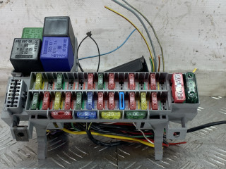 блок предохранителей Opel Corsa B [рестайлинг] 1998, 1.0 л., X 10 XE, бензин, МКПП, горчичный, хетчбэк 3 дв., передний привод