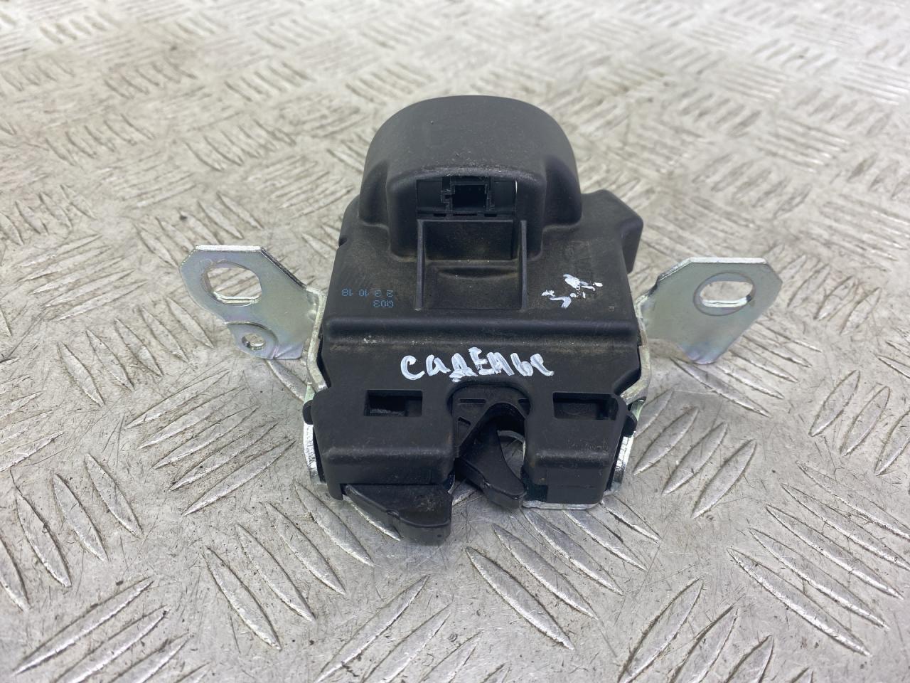 замок спинки сиденья левый задний заднего левого Mercedes-Benz E-Класс W213/S213/C238/A238 (2016 - 2020), 2.0 л., OM 654.920, дизель, АКПП, серый, седан, задний привод - фото №1