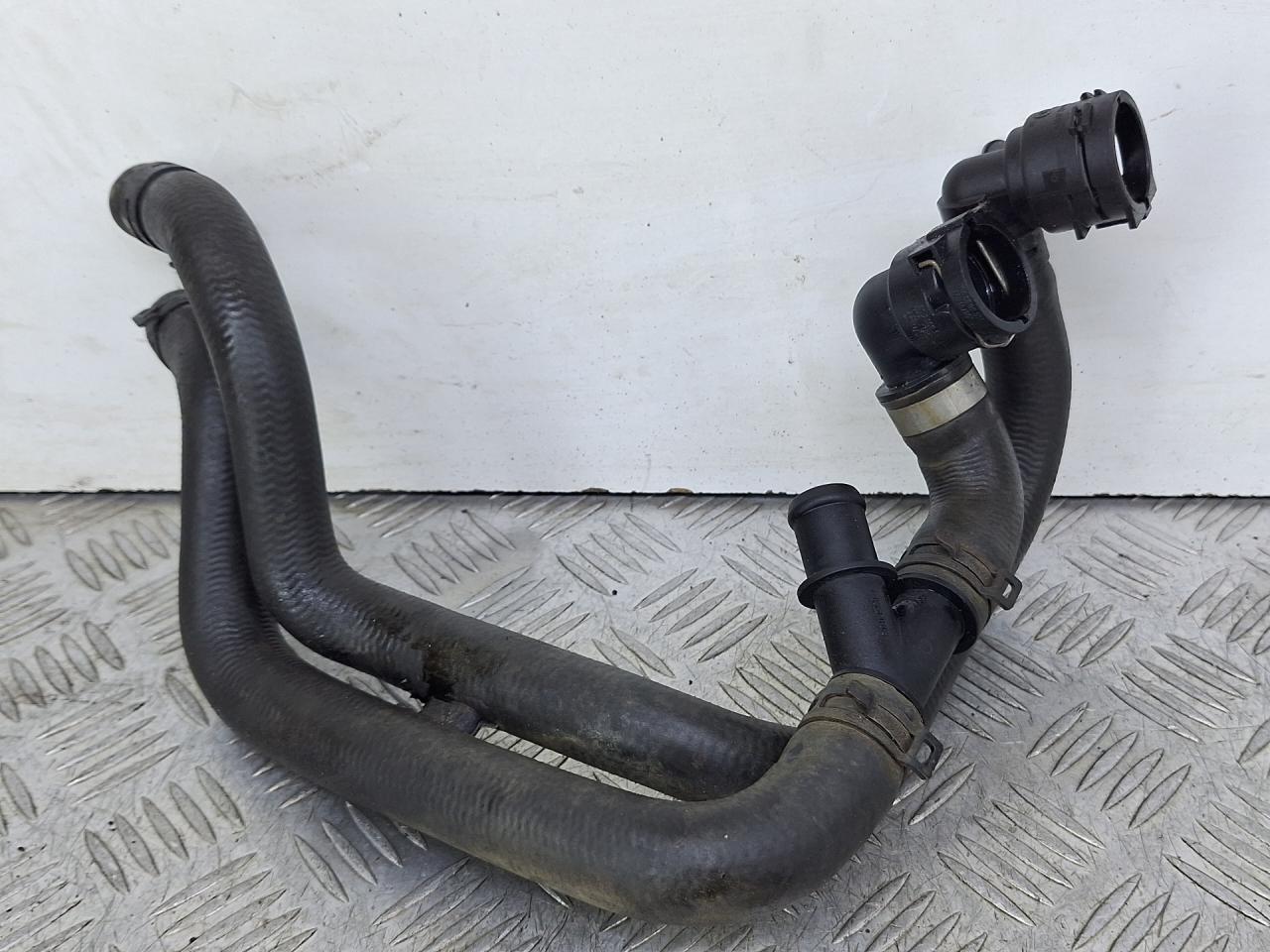 патрубок радиатора Volkswagen Golf 5 поколение 2007, 1.4 л., CAXA, бензин, 6МКПП, серый, универсал, передний привод - фото №1