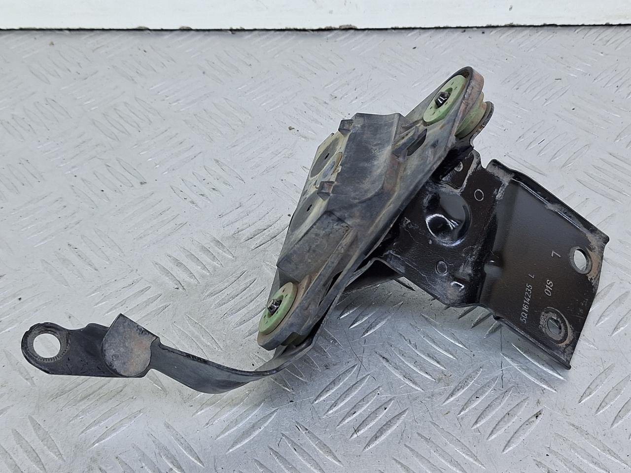 Кронштейн блока ABS Volkswagen Caddy 5 поколение 2022, бежевый, фургон, передний привод, 5Q1614235 - фото №1