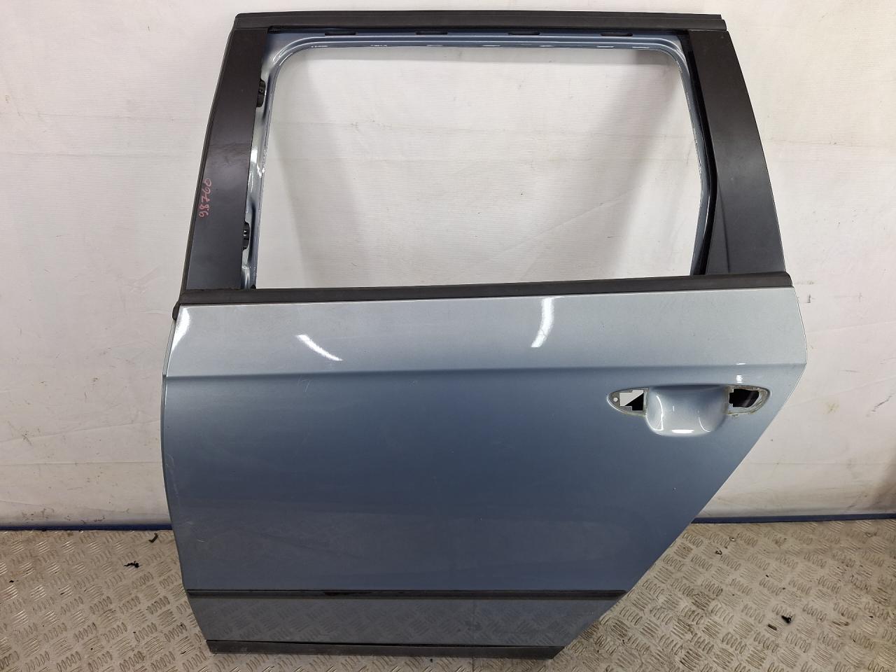 дверь задняя левая Volkswagen Passat B6 2009, 1.4 л., CAXA, бензин, 6МКПП, голубой, универсал, передний привод - фото №1
