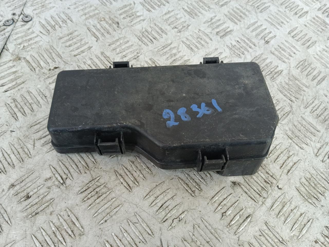 крышка блока предохранителей Hyundai H-1 Grand Starex 2008, 2.5 л., дизель, МКПП, белый, минивэн, задний привод, 919504H610 - фото №1