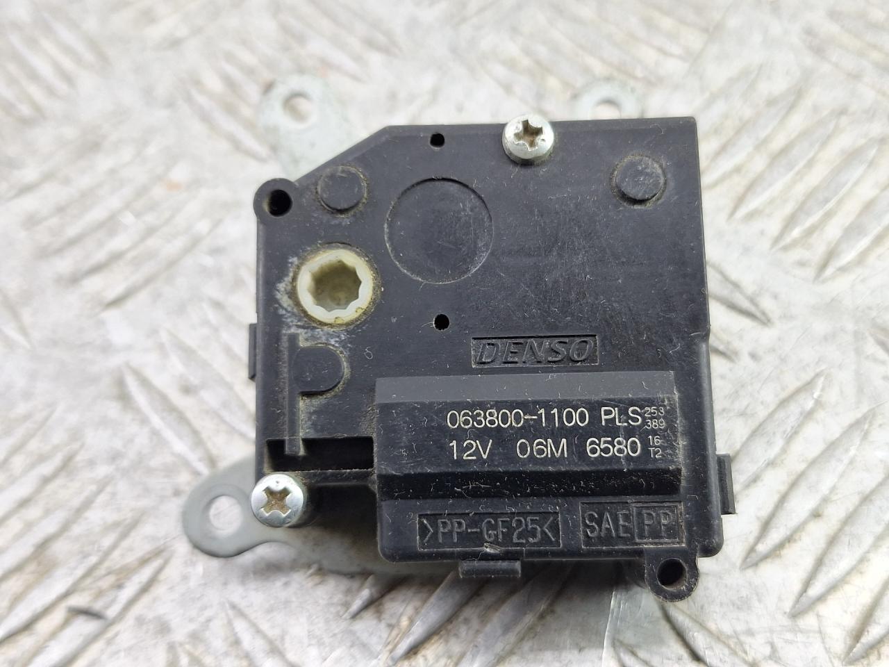 моторчик заслонки печки Toyota RAV4 3 поколение (XA30) (2005 - 2008), 0638001100 - фото №1