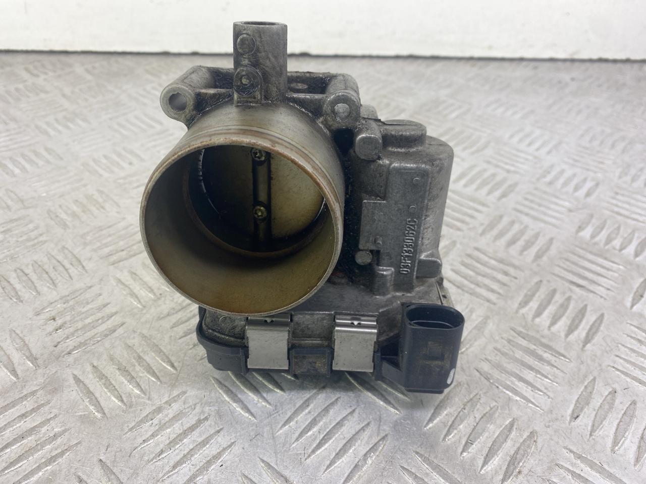 заслонка дроссельная Audi A4 B9 2017, 1.4 л., CVNA, бензин, 6МКПП, темно-синий, универсал, передний привод, 03F133062C - фото №1