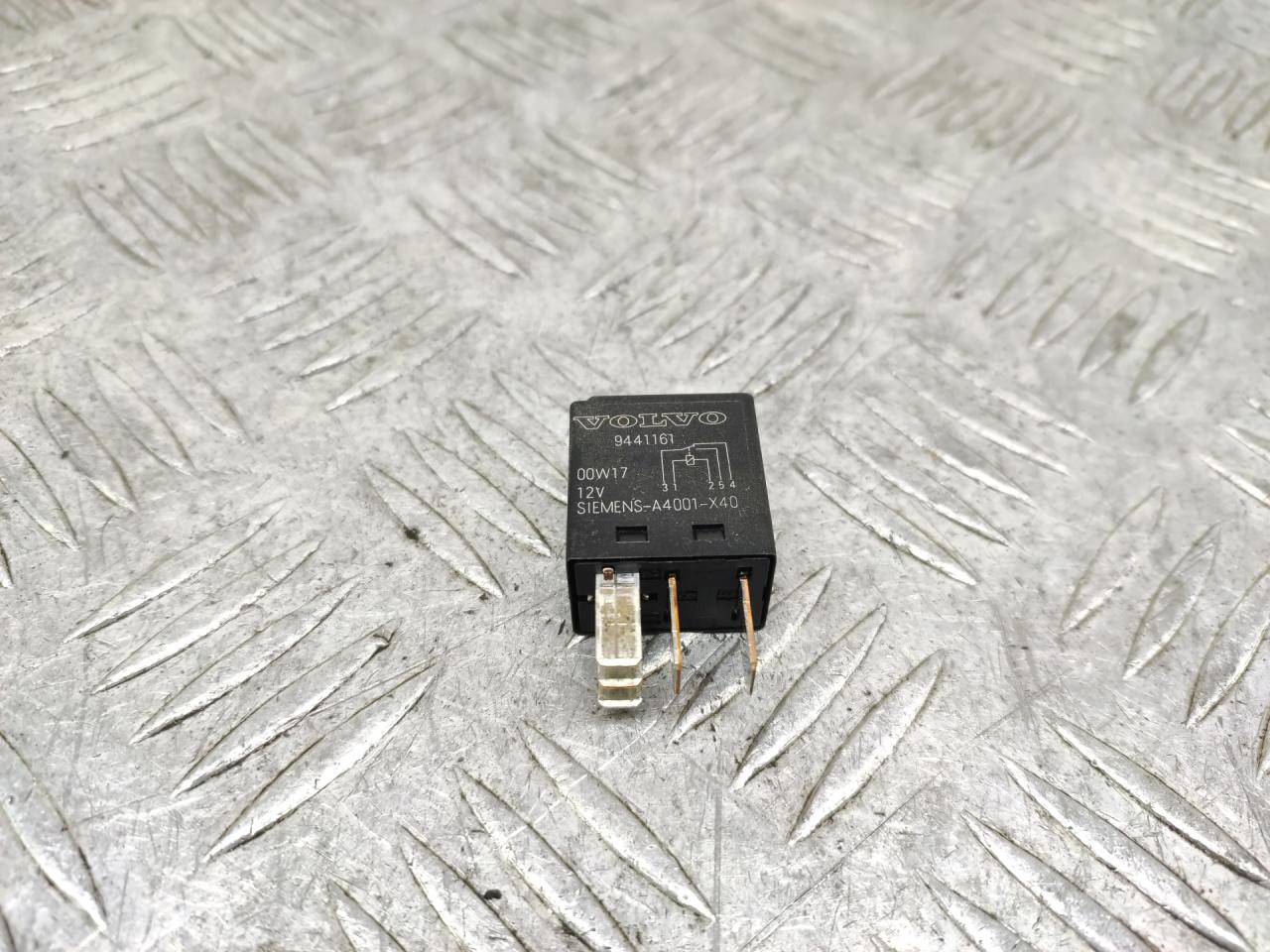 реле (прочие) Volvo V70 2 поколение 2001, 2.4 л., B 5244 T3, бензин, АКПП, серебро, универсал, полный привод, 9441161, V23074 - фото №1