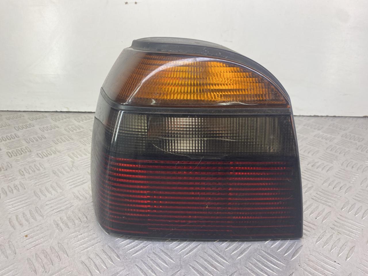 фонарь задний левый Volkswagen Golf 3 поколение 1999, 1.8 л., ANN, бензин, зеленый, кабриолет, передний привод, 1E0945111 - фото №1