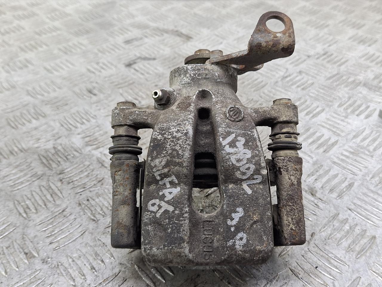 суппорт задний правый Alfa Romeo GT 1 поколение 2006, 1.9 л., 937 A5.000, дизель, МКПП, черный, купе, передний привод - фото №1