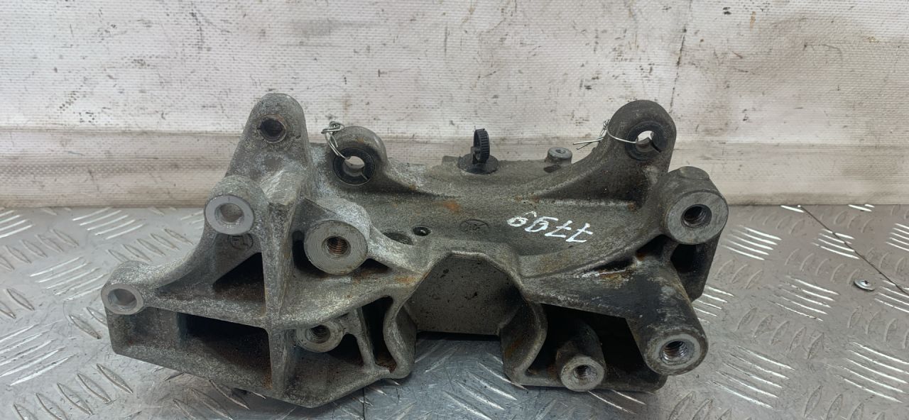 кронштейн генератора Citroen Berlingo 1 поколение (M49) (1996 - 2003), 1.6 л., бензин, 9638683280 - фото №1