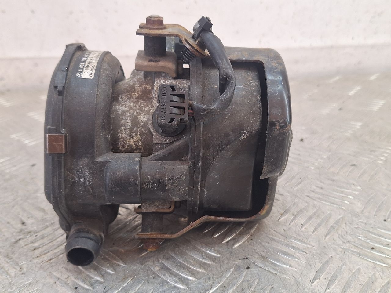 насос продувки катализатора Mercedes-Benz A-Класс W168 (1997 - 2001), A0001404085 - фото №1