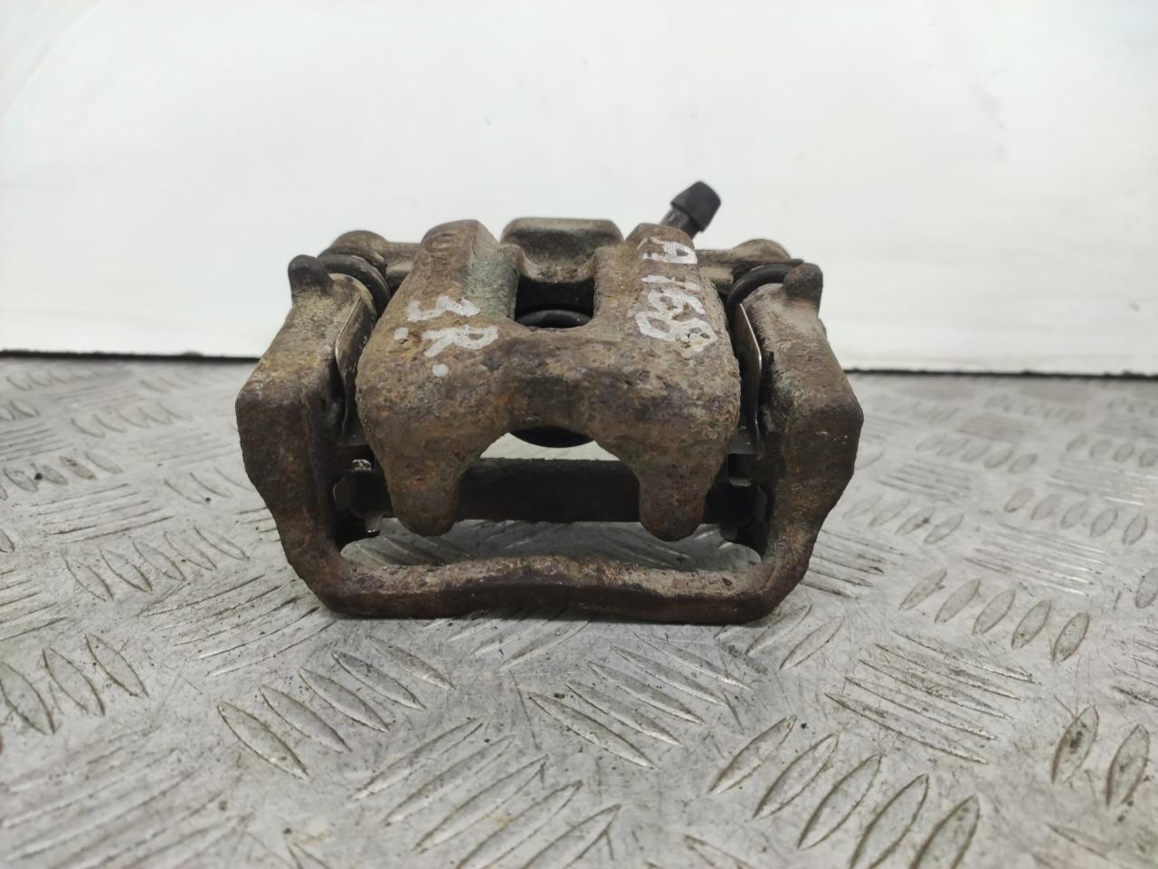 суппорт задний правый Mercedes-Benz A-Класс W168 (1997 - 2001) - фото №1