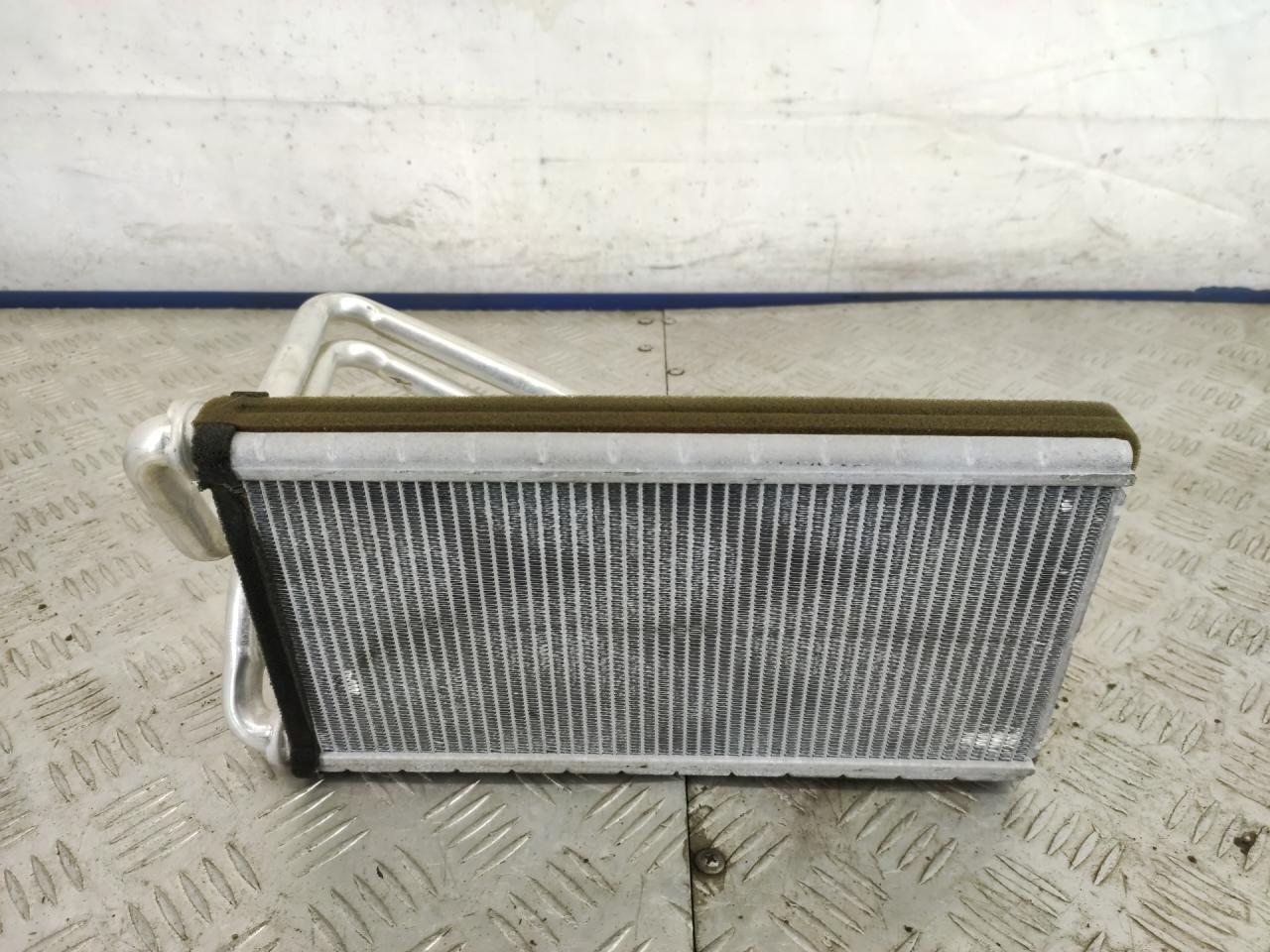 радиатор отопителя (печки) Chrysler Sebring 3 поколение 2009, 2.0 л., дизель, МКПП, черный, кабриолет, передний привод - фото №1