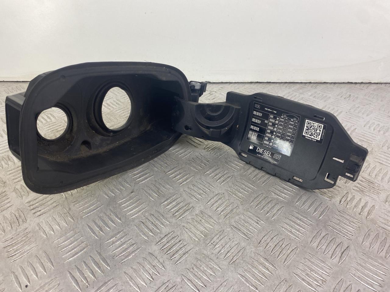 лючок топливного бака Mercedes-Benz E-Класс W213/S213/C238/A238 (2016 - 2020), 2.0 л., OM 654.920, дизель, АКПП, серый, седан, задний привод, A136301203 - фото №1