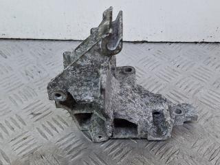 кронштейн генератора Ford Focus 1 поколение [рестайлинг] (2001 - 2005), 1.8 л., бензин, МКПП, серебро, хетчбэк 5 дв., передний привод