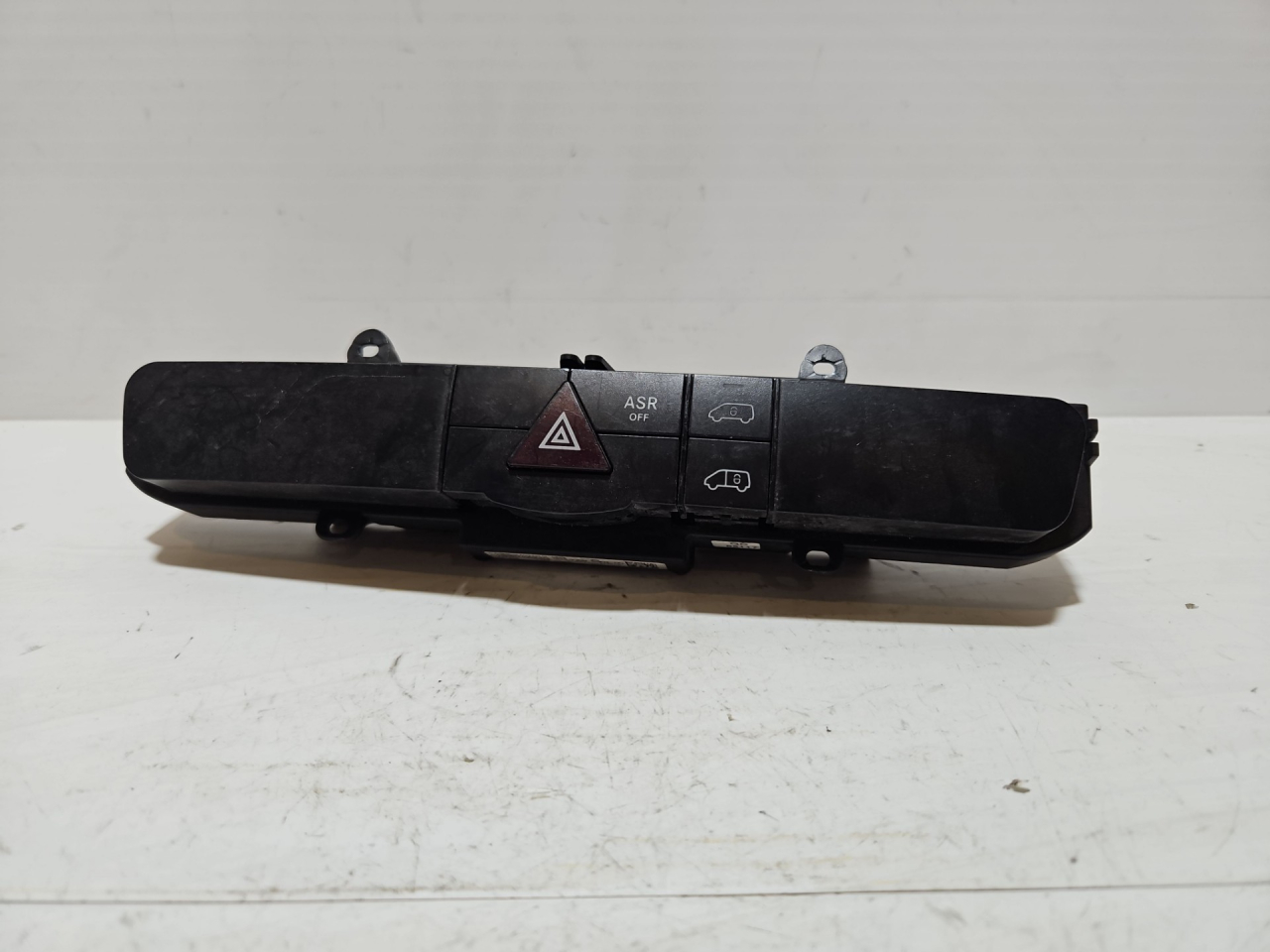 кнопка аварийной сигнализации Mercedes-Benz Sprinter 2 поколение (W906) 2011, A9068701010 - фото №1