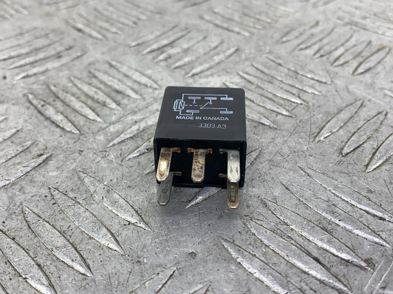 реле (прочие) Chrysler Voyager 4 поколение 2004, 2.5 л., ENJ, дизель, МКПП, темно-синий, минивэн, передний привод, 21911C, 05269988AA, 3303A3 - фото №1