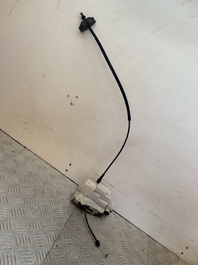 замок двери передней левой Citroen C2 1 поколение 2006, 1.4 л., 8HZ (DV4TD), дизель, робот, черный, хетчбэк 3 дв., передний привод, 52187680 - фото №1