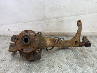 кулак поворотный правый Volkswagen Passat B5 1998, 1.8 л., ARG, бензин, МКПП, серебро, универсал, передний привод