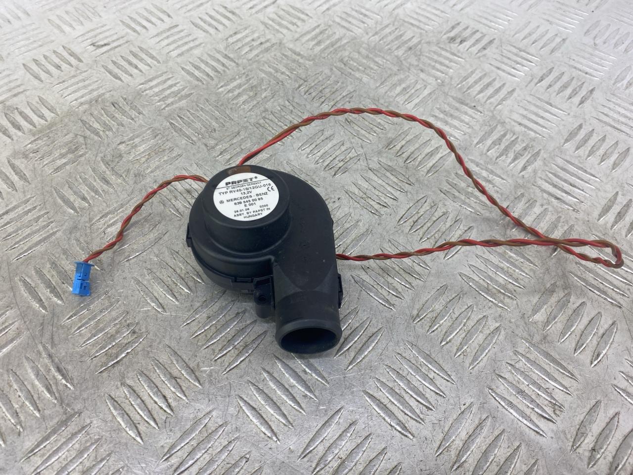 вентилятор охлаждения отсека электроники Mercedes-Benz Vito W639 2006, 3.2 л., M 112.951, бензин, АКПП, черный, задний привод, 6395450095 - фото №1