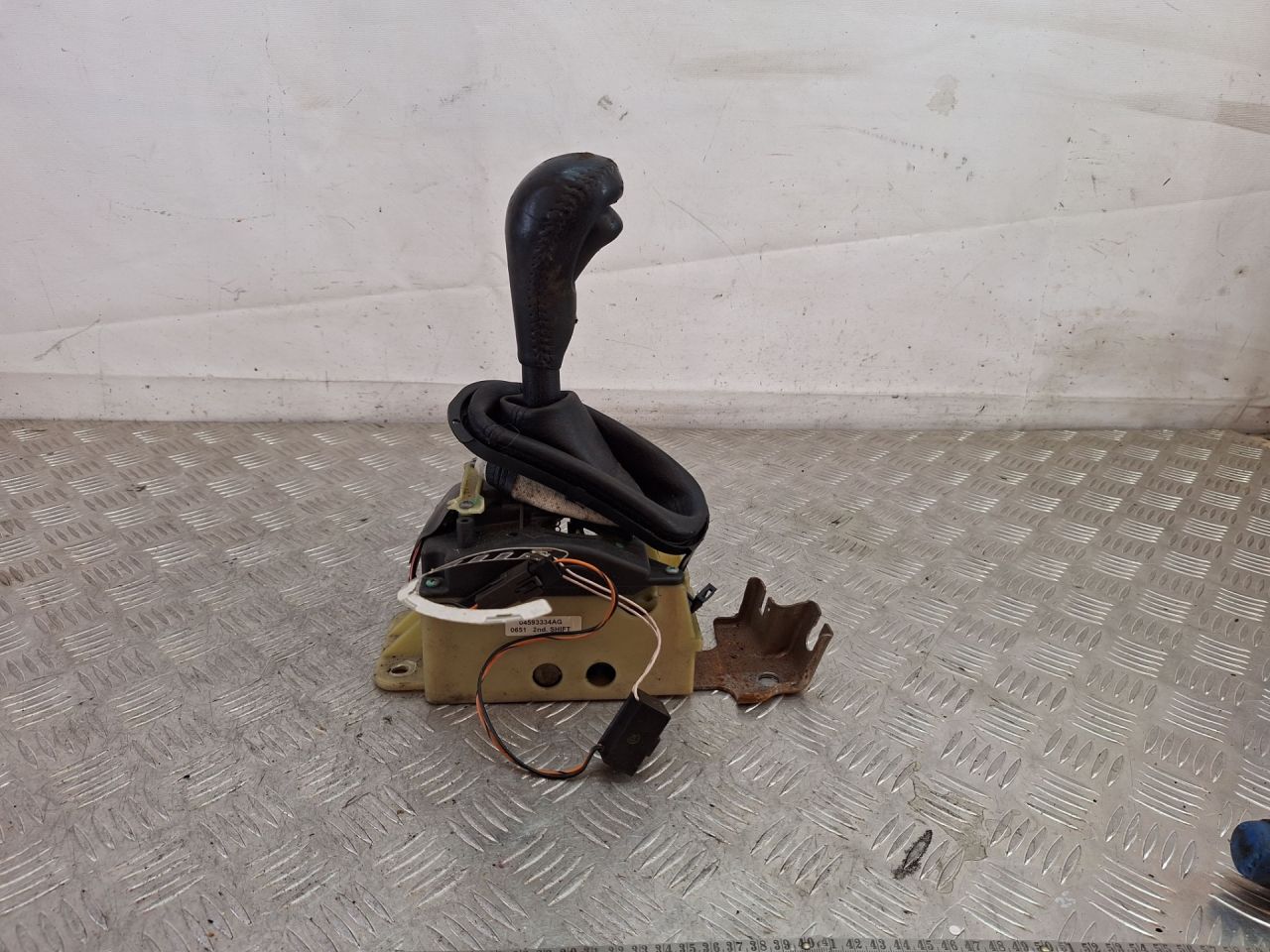 кулиса Chrysler Sebring 2 поколение 2001, 2.7 л., бензин, АКПП, черный, кабриолет, передний привод, 04593334AG - фото №1