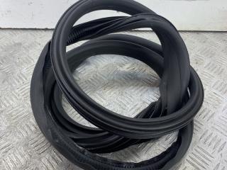 уплотнитель двери Skoda Yeti 1 поколение 2013, 2.0 л., CFHF, дизель, 6МКПП, серый, универсал, полный привод, 5L0867367